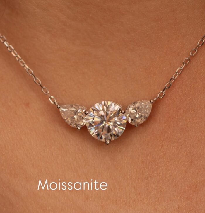Colar Asa Moissanite